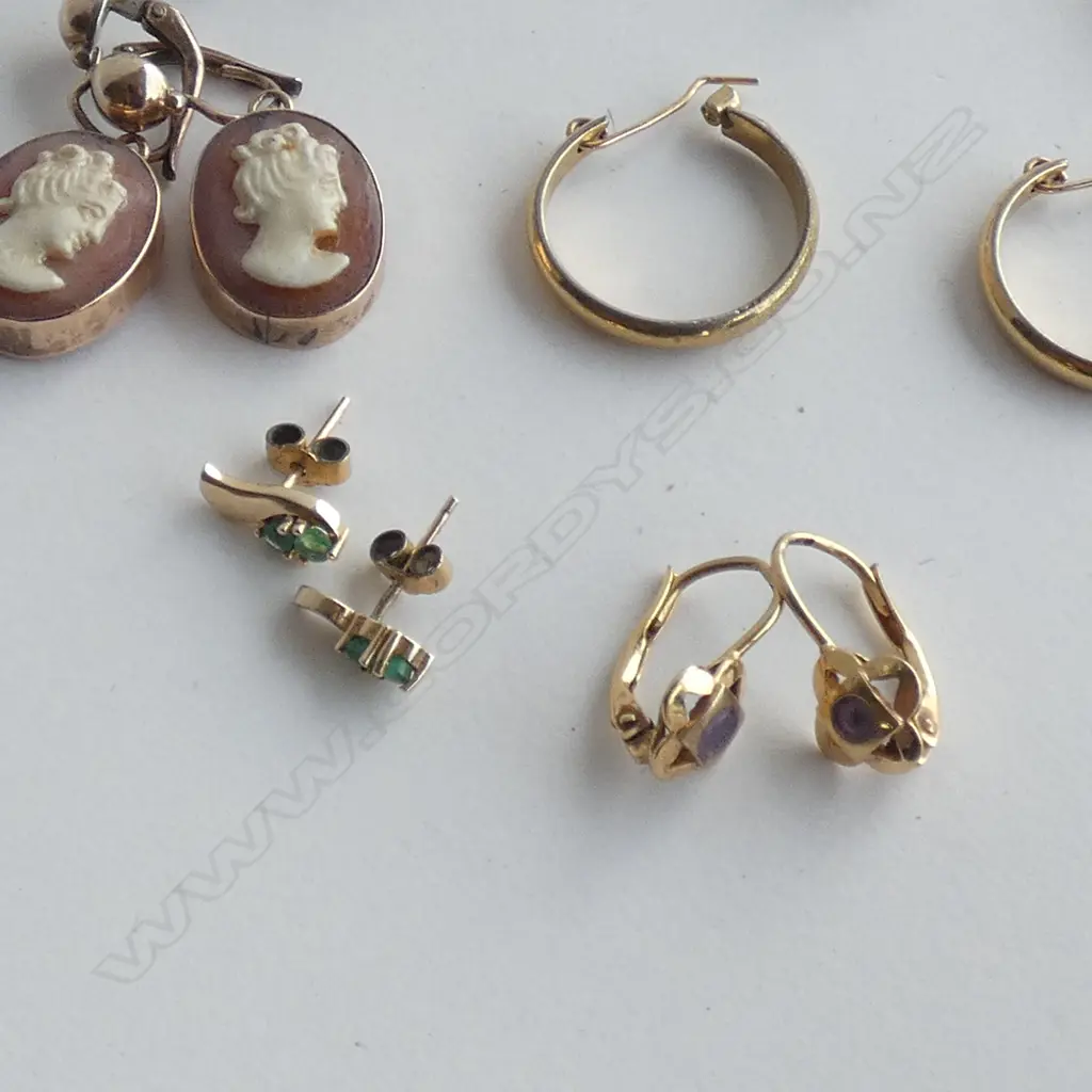 ASST PAIRS EARRINGS GOLD/GOLD PLATE/COSTUME Image 1++
