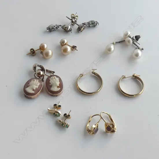 ASST PAIRS EARRINGS GOLD/GOLD PLATE/COSTUME