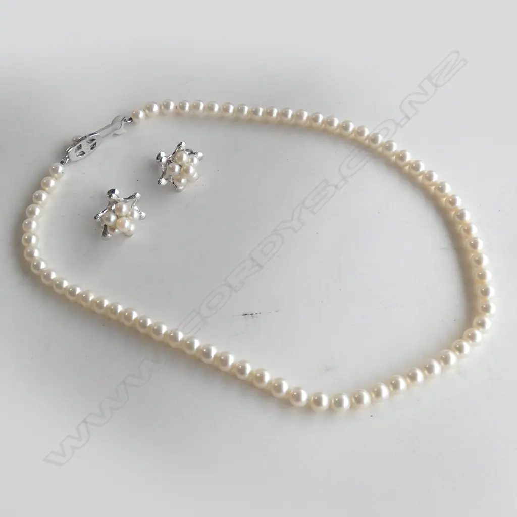 CULTURED PEARL NECKLACE AND EARRINGS Image 1++