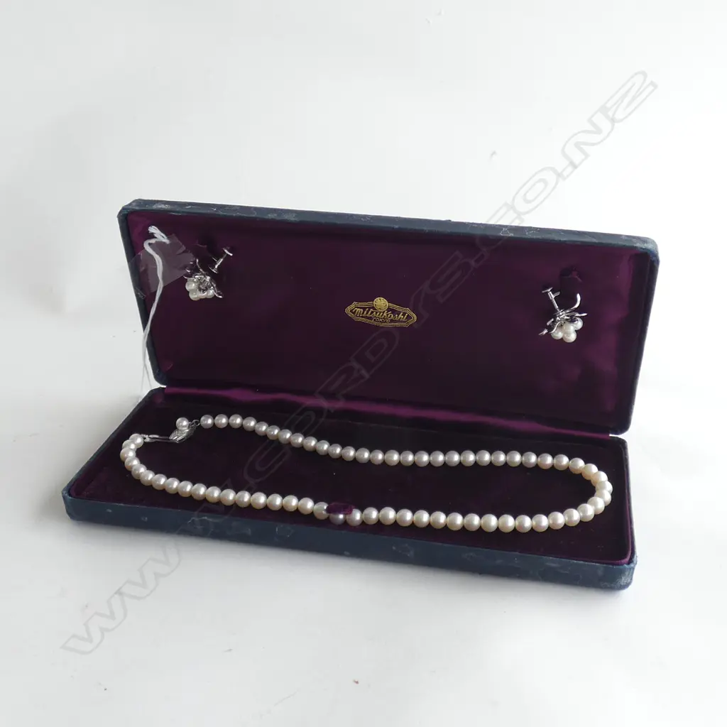 CULTURED PEARL NECKLACE AND EARRINGS Image 1++