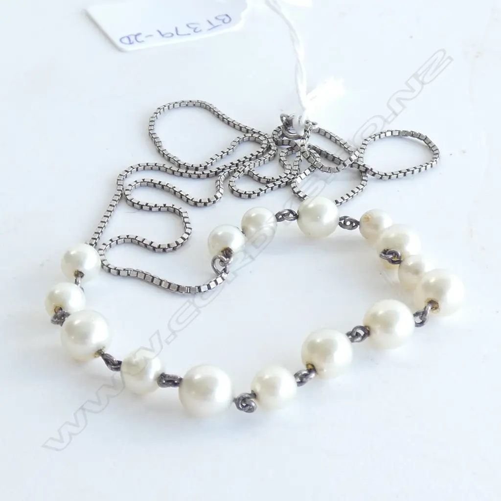 SILVER AND PEARL NECKLACE Image 1++
