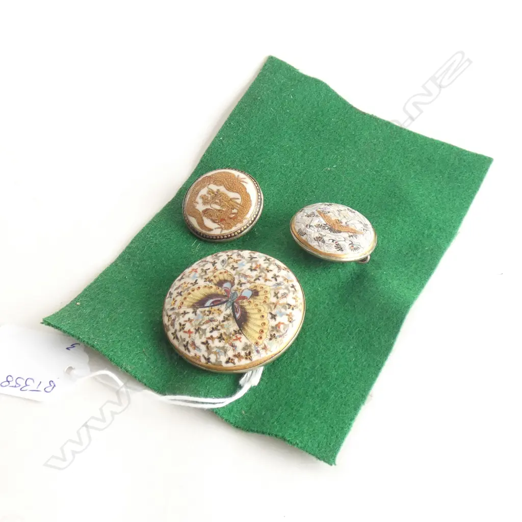 THREE JAPANESE SATSUMA BROOCHES Image 1++