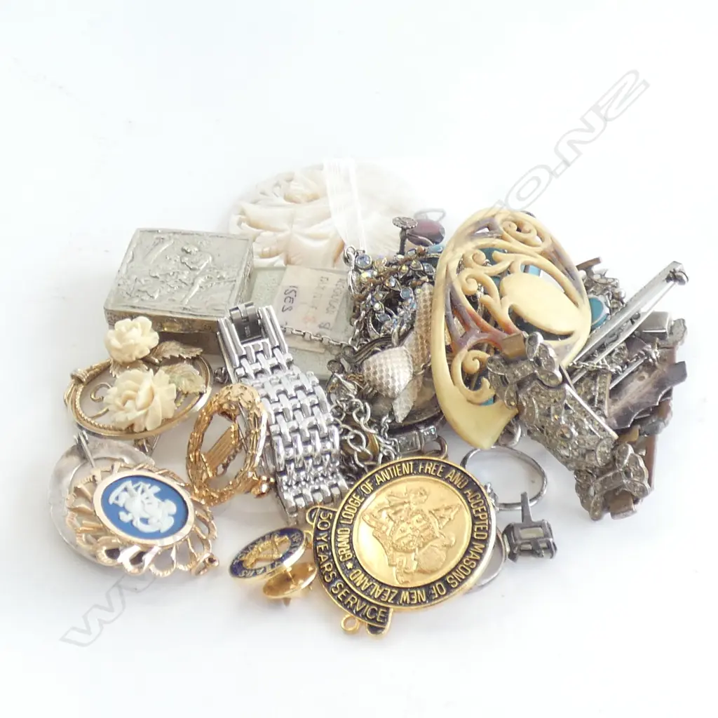 GOOD BAG OF COSTUME JEWELLERY Image 1++