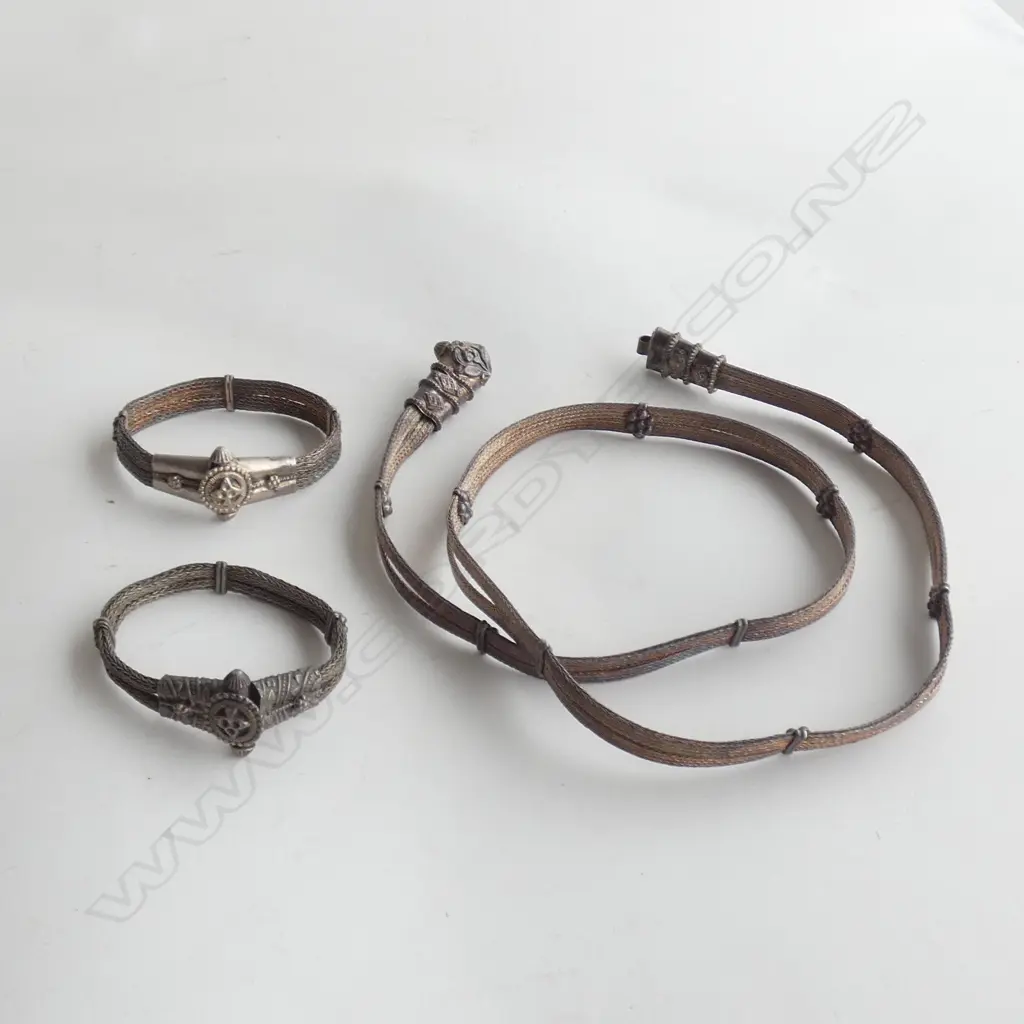 LOW GRADE SILVER MESH BELT AND TWO BRACELET SET Image 1++