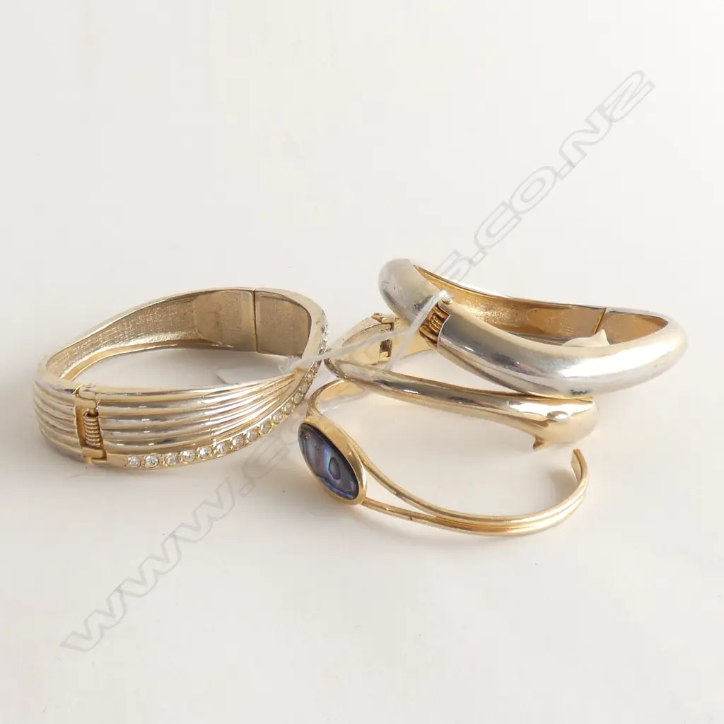 4 ASST GOLD TONE BANGLES Image 1++