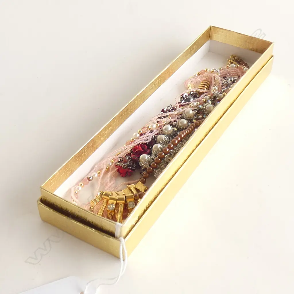 4 COSTUME JEWELLERY NECKLACES Image 1++