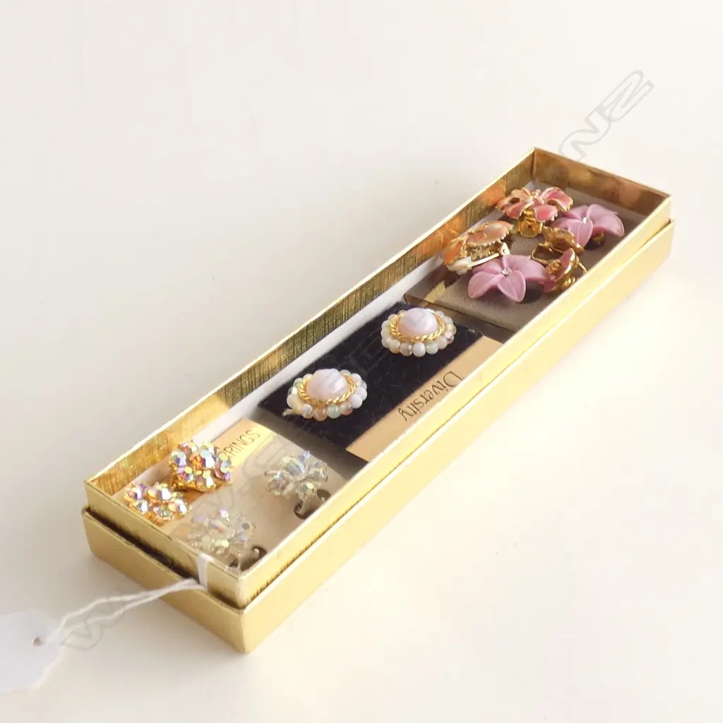 6 PR CLIP EARRING INCL 3 PR ENAMEL & 2 PR CRYSTAL Image 1++