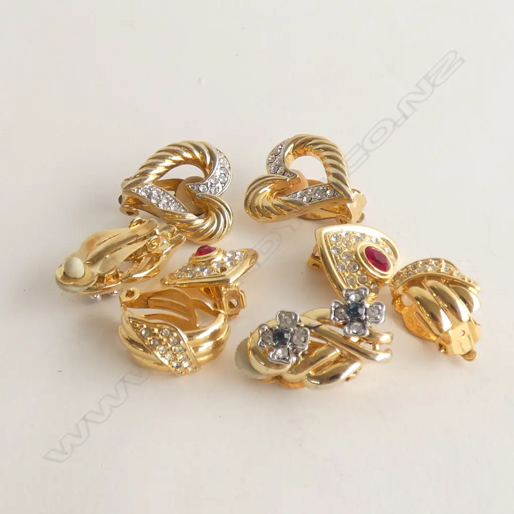 4 ASST PR GOLD TONE CLIP EARRINGS W CRYSTALS ETC.. Image 1++