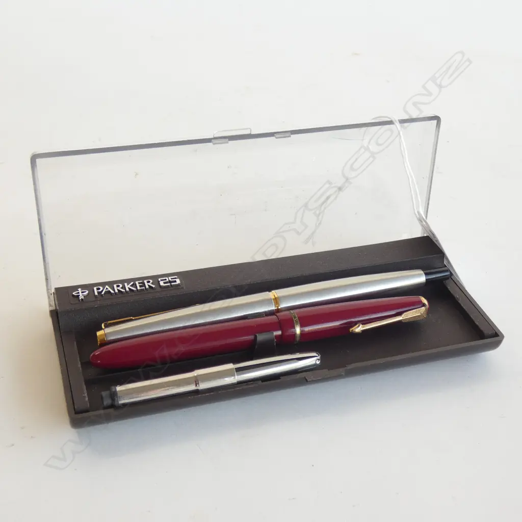2 PARKER PENS, CASED Image 1++