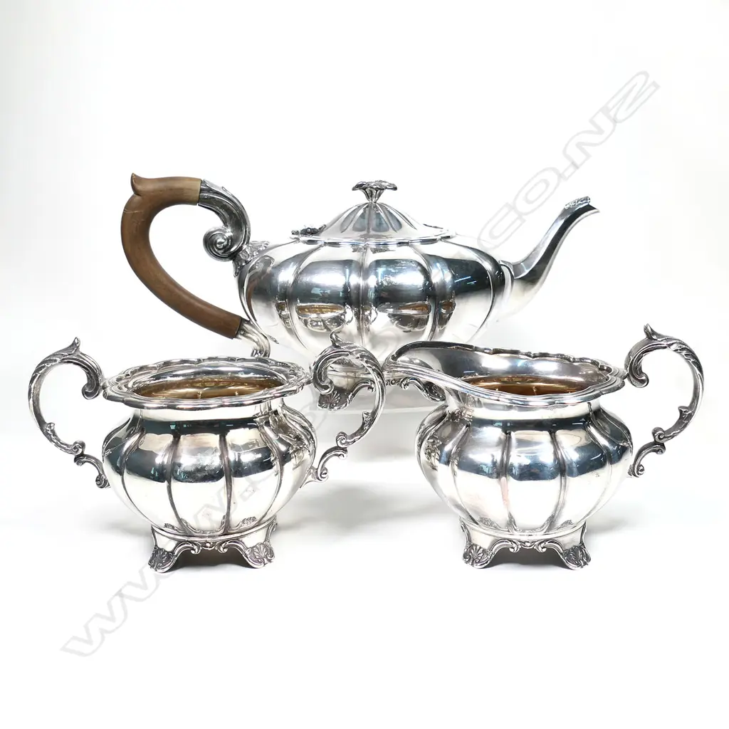 A heavy Canadian .925 silver three-piece tea set, by Roden Bros/ Birks, late 19thC, Image 1++