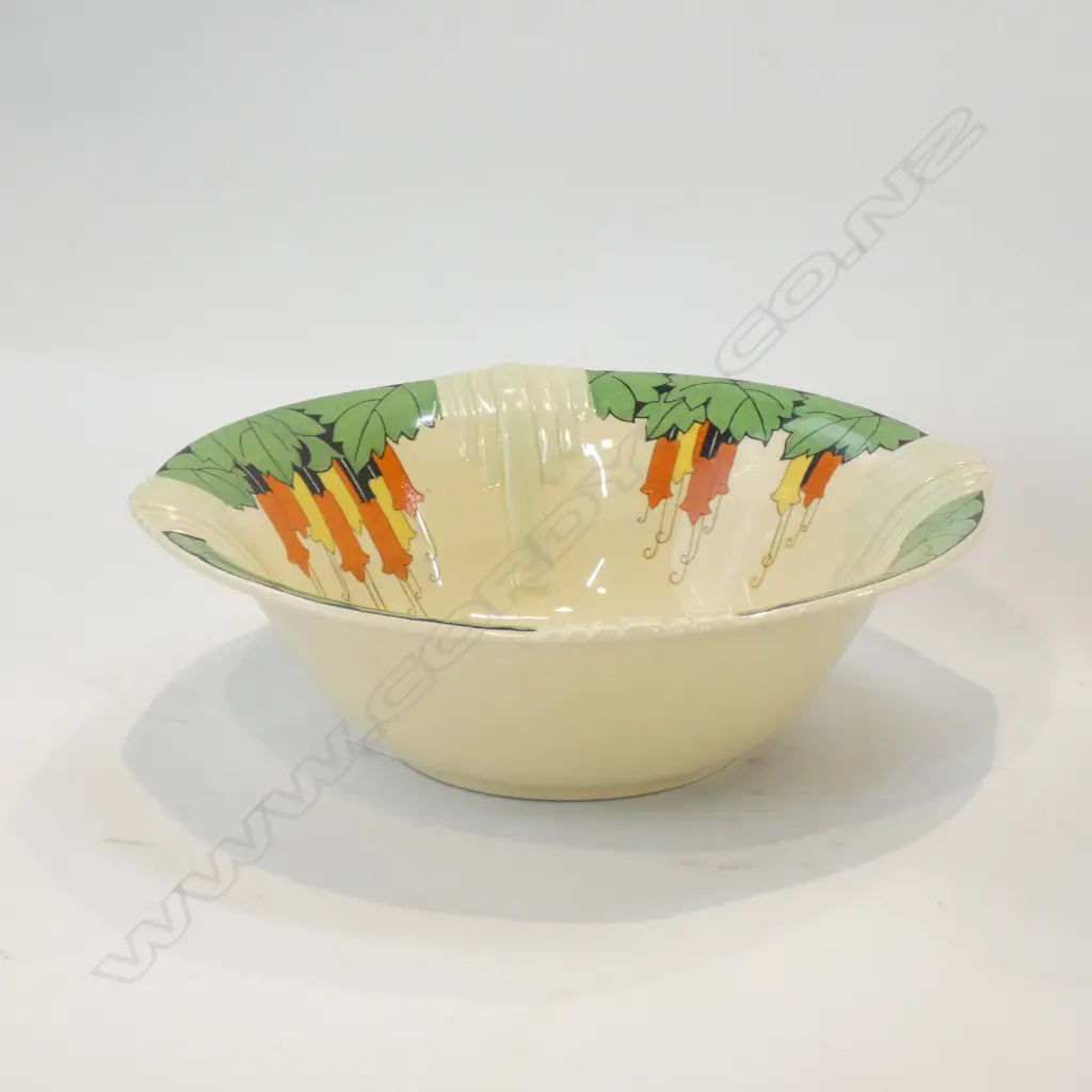 A ROYAL DOULTON DEEP BOWL Image 1++