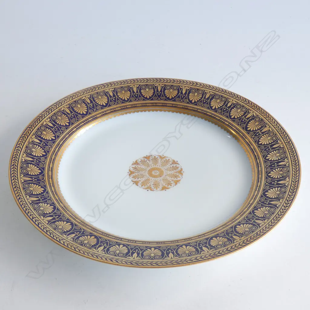 A SEVRES 1923 DISPLAY PLATE, COBALT BLUE AND GOLD ON WHITE. Dia.200mm Image 1++