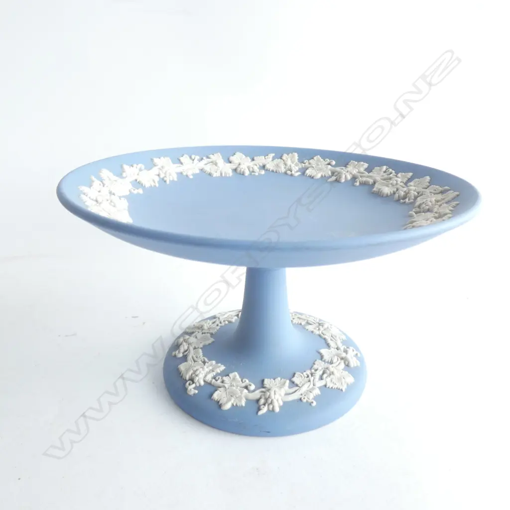 A BLUE JASPERWARE FOOTED DISH Image 1++