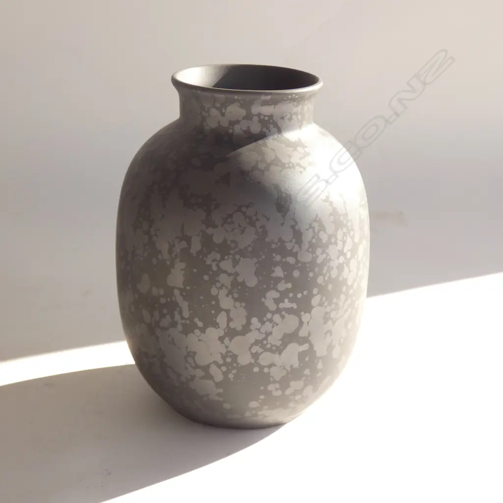 A POOLE VASE, DARK GREY METALLIC (EARLY 1990S?) Image 1++