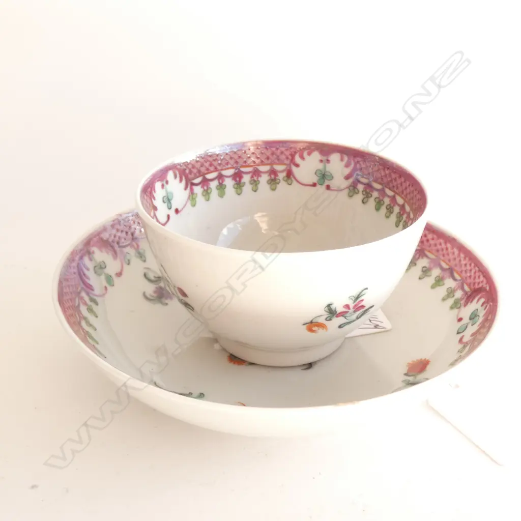 A STAFFORDSHIRE TEA BOWL AND SAUCER, 18TH CENTURY Image 1++