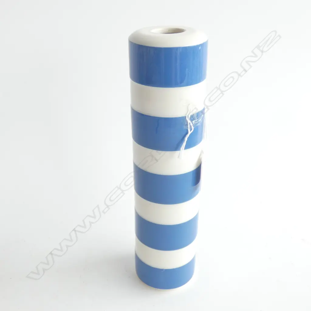 A CORNISHWARE BLUE AND WHITE ROLLING PIN Image 1++