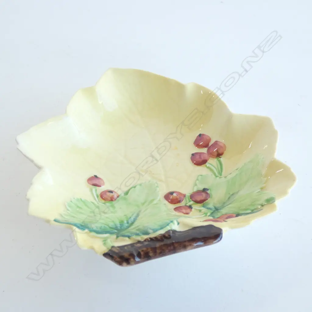2 CARLTON WARE EMBOSSED DISHES. W.105mm Image 1++