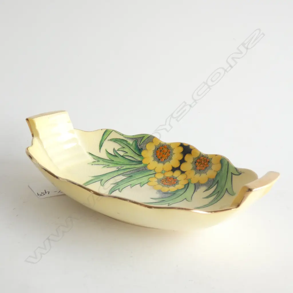 A CARLTON WARE LUSTRE DISH. YELLOW WITH YELLOW DAISY-LIKE FLOWERS AND SPIKY LEAVES. L.170mm Image 1++