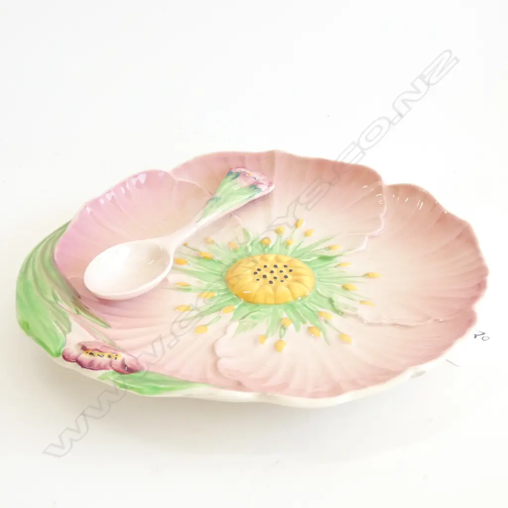 A CARLTON WARE EMBOSSED PINK BUTTERCUP DISH, Dia.115mm Image 1++