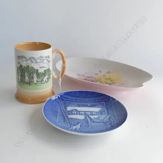 AN ARTHUR WOODS SPORTS SERIES ROYAL BRADWELL BOWLING MUG. H.130mm