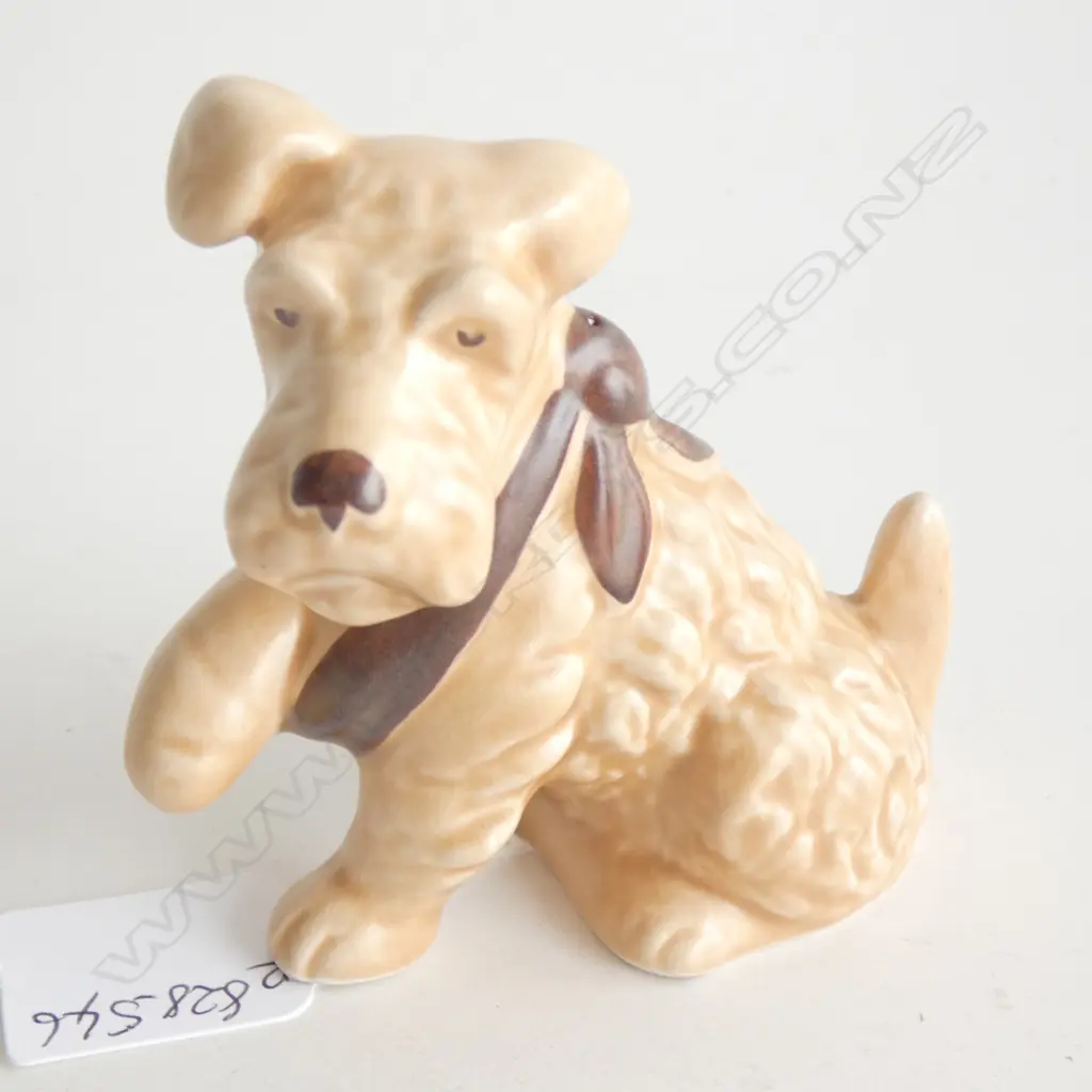 A SYLVAC DOG WITH PAW IN SLING, BEIGE WITH BROWN SLING NO1433. H.100mm Image 1++