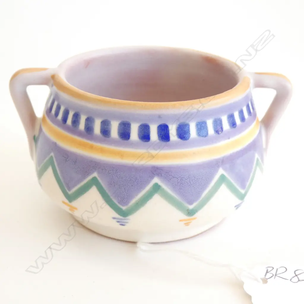 A POOLE SUGAR BOWL, GEOMETRIC PATTERN OVER WHITE SLIP Image 1++