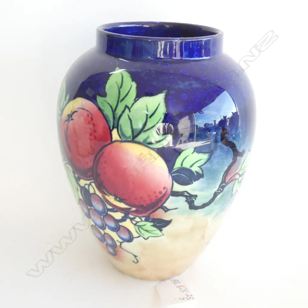 A WHIELDON POMONA VASE, H.200mm Image 1++