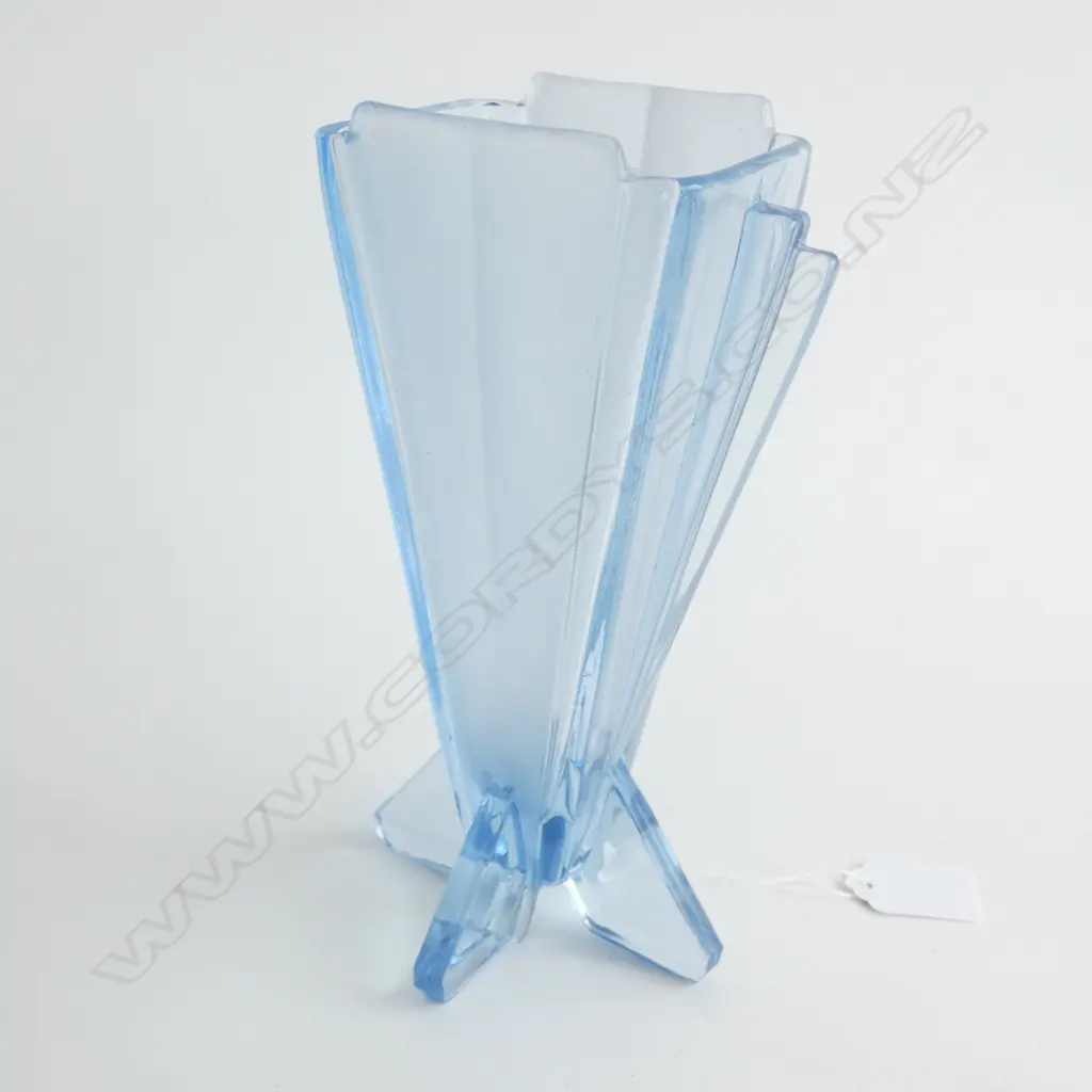 A DEPRESSION GLASS PALE BLUE VASE Image 1++