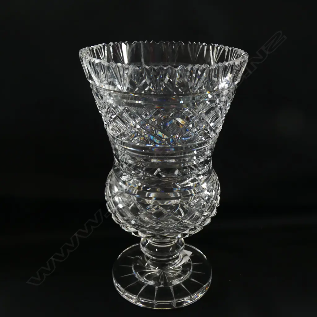 A CUT CRYSTAL THISTLE SHAPED VASE ON SQUARE BASE, MINOR FRIT TO RIM H.270mm Image 1++