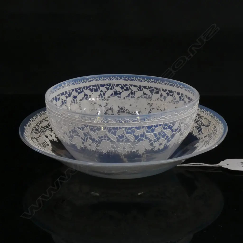 SALVIATI (SIGNED) DESSERT BOWL & SAUCER, CLEAR WITH WHITE LEAVES & FLOWERS. Dia.150mm Image 1++
