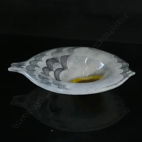 AN ART GLASS FISH SHAPED DISH, SIGNED WALTER, L.200mm