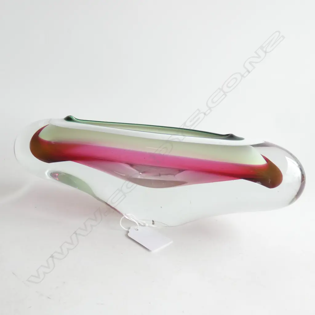 A MODERNIST CONTEMPORARY GLASS SHAPE WITH CENTRE CLEAR PINK GREEN OPAQUE WHITE. L.260mm Image 1++
