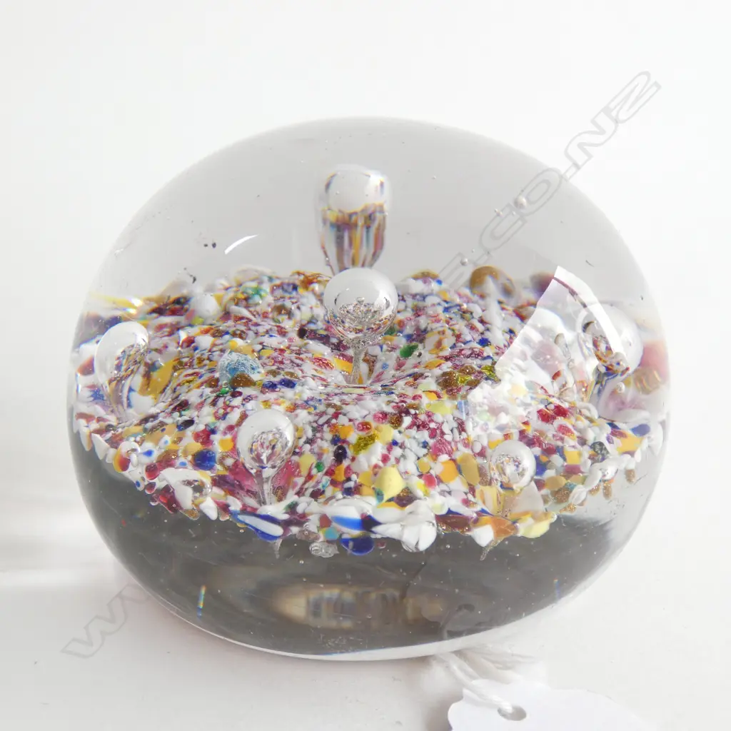 A CAITHNESS PERFUME BOTTLE, H.130mm AND A STOURBRIDGE GLASS PAPERWEIGHT. Image 1++