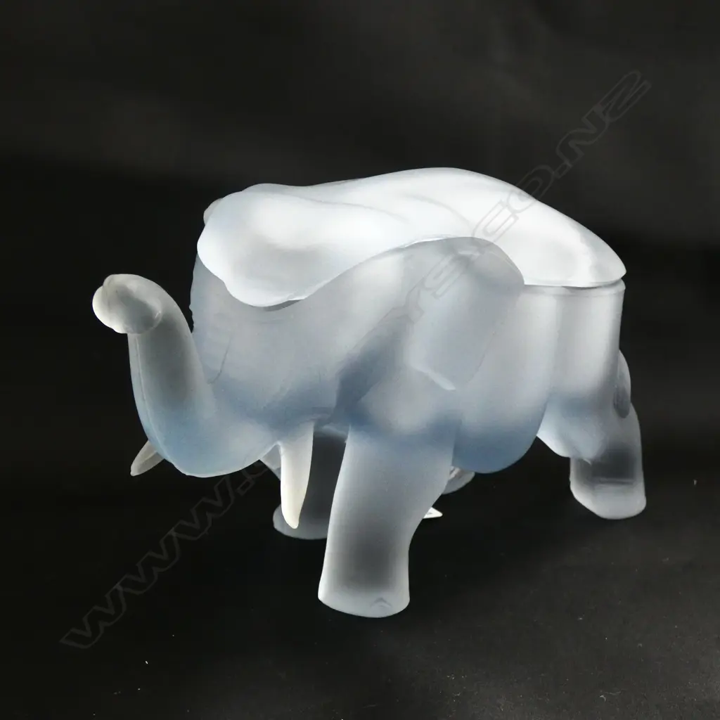 TWO GLASS ART DECO ELEPHANT POTS, WITH BACK FORMING LIDS, L.180 X 110mm Image 1++