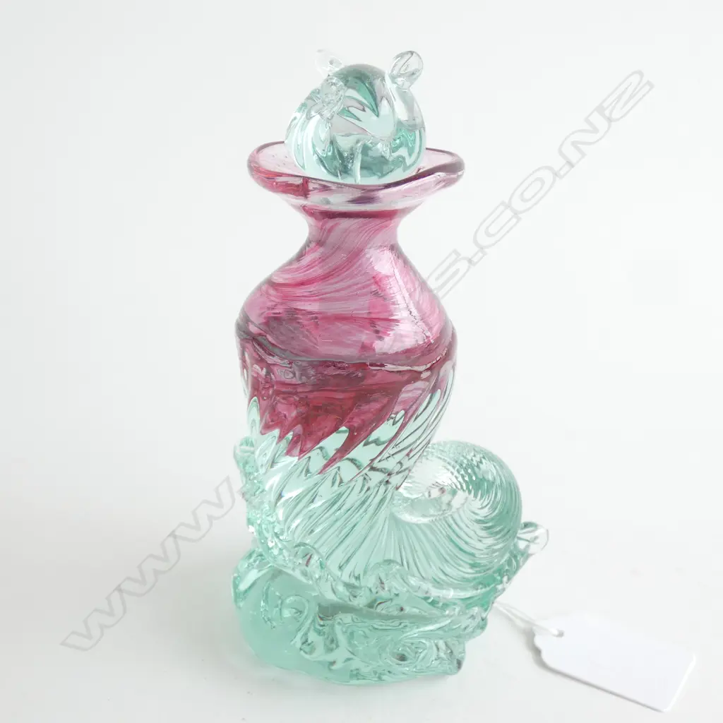 A MURANO GREEN/PINK SEA PERFUME BOTTLE AND A DECO PERFUME BOTTLE. H.130mm Image 1++