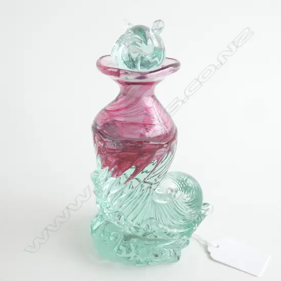 A MURANO GREEN/PINK SEA PERFUME BOTTLE AND A DECO PERFUME BOTTLE. H.130mm