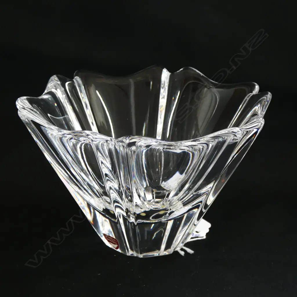 A ORREFORS SMALL BOWL, A TALL WHITEFRIARS GLASS WITH TWO BRANDY BALLOONS AND A CHAMPAGNE GLASS. Image 1++