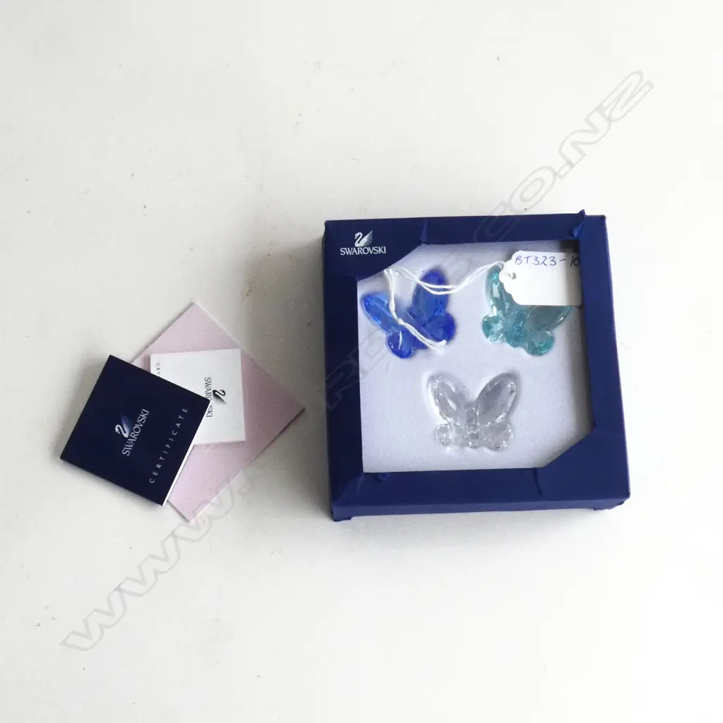 SET 3 SWAROVSKI CRYSTAL BUTTERFLIES (BLUE / TURQUOISE / CLEAR)  DIA 35MM) W ORIGINAL BOX (SOME DAMAGE TO BOX)) Image 1++
