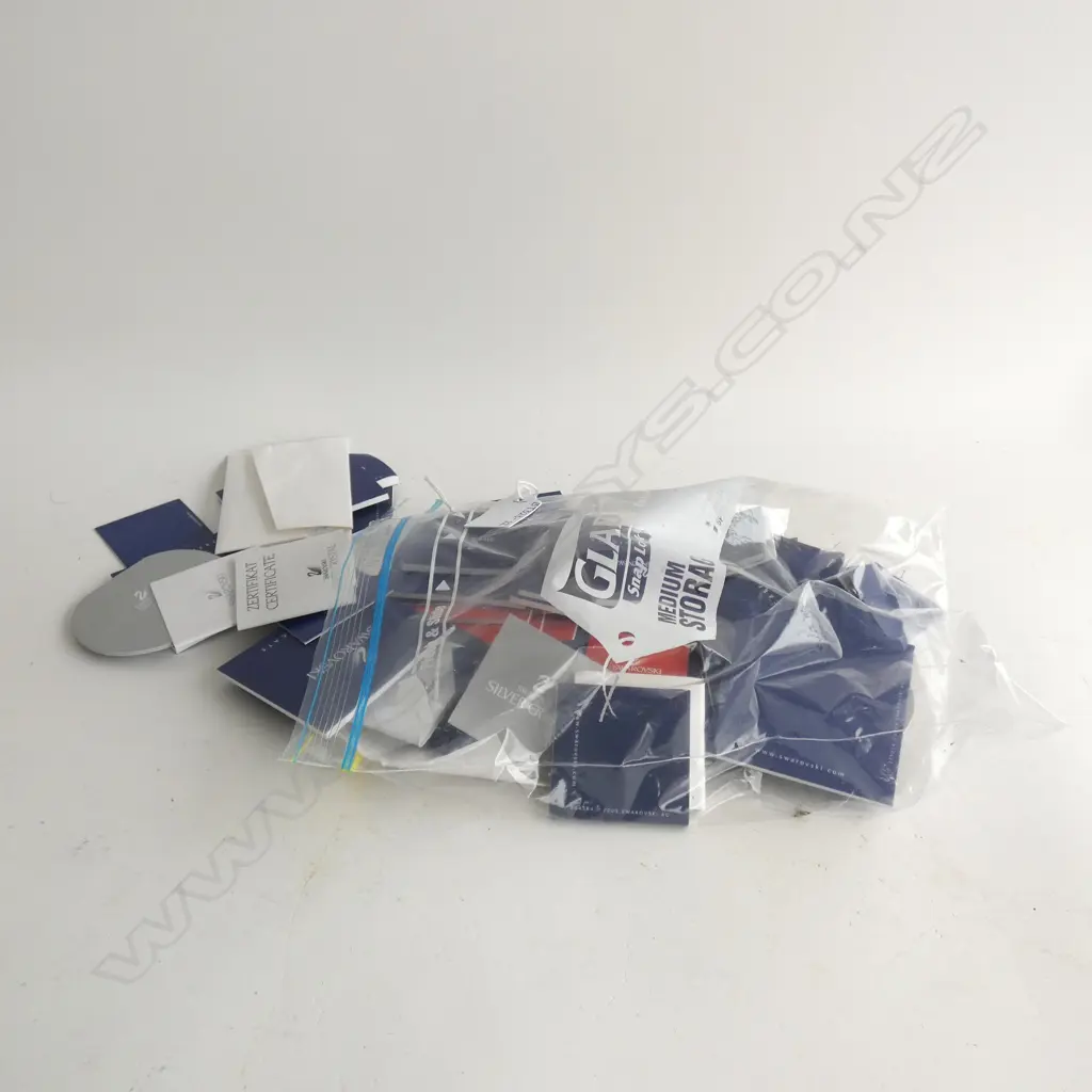 LG BAG ASST SWAROVSKI CRYSTAL CERTIFICATES Image 1++