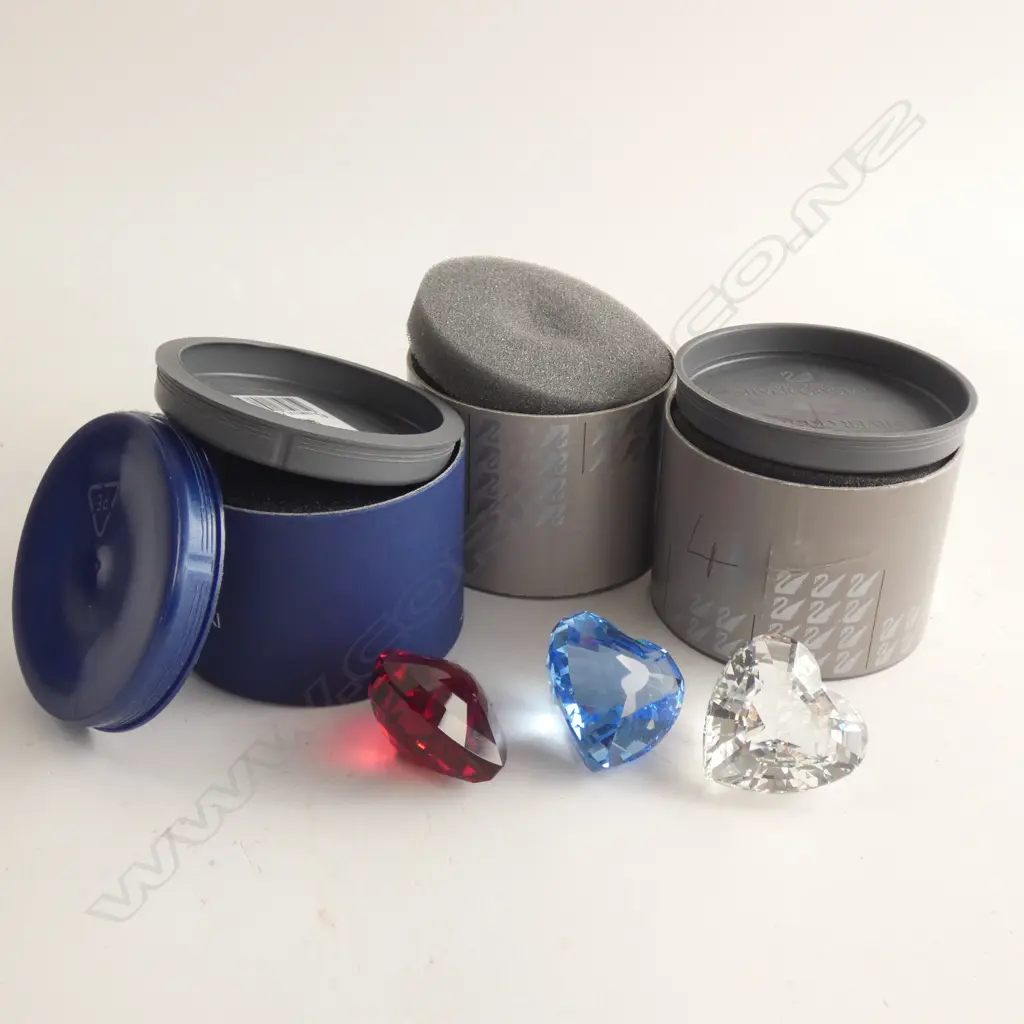 3 SWAROVSKI CRYSTAL HEART PAPERWEIGHTS - 1 RED, BLUE & CLEAR CRYSTAL - IN BOXES (NOT ORIGINAL BOXES) Image 1++