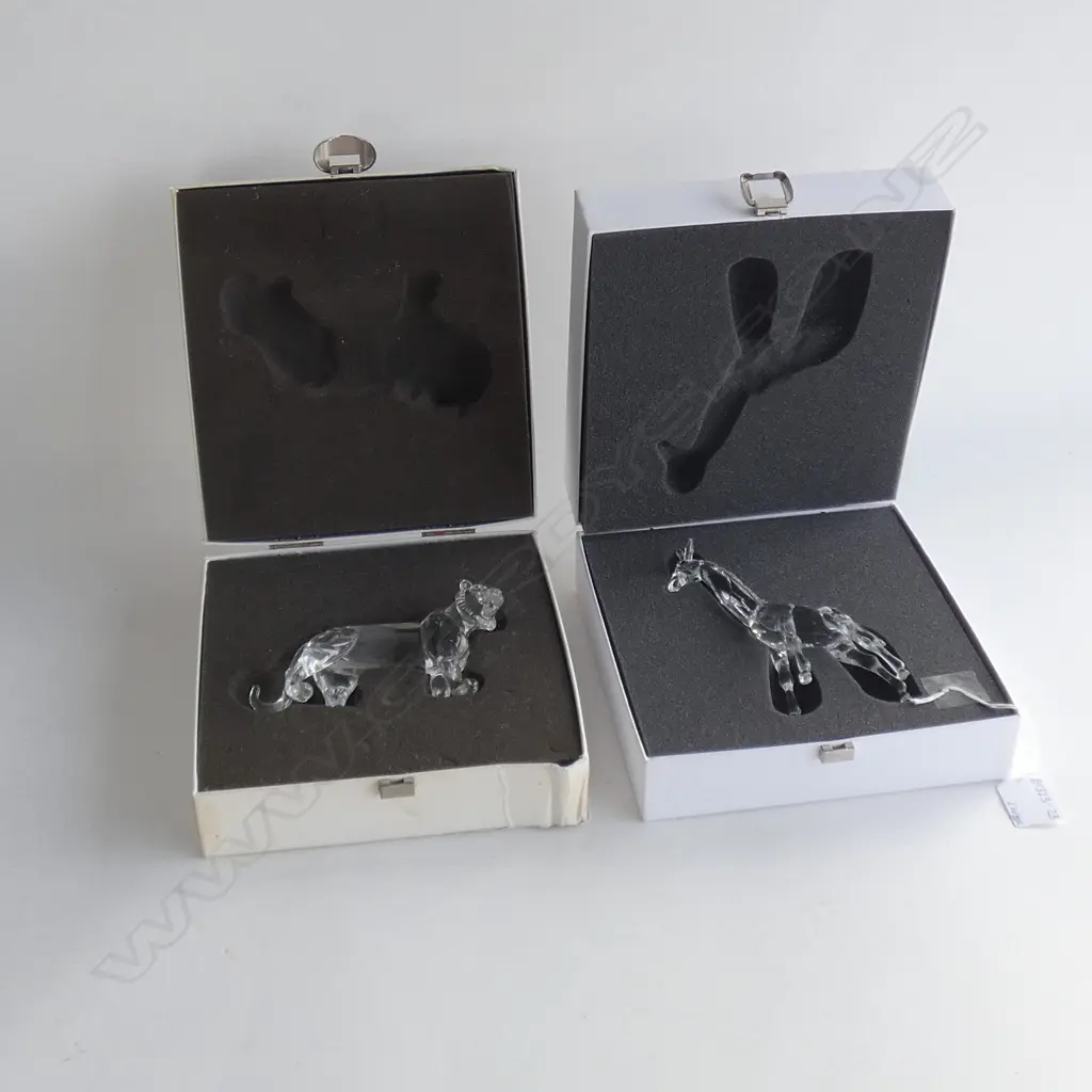 SWAROVSKI CRYSTAL GIRAFFE (H 140MM) & LION (L 130MM) - BOTH IN ORIGINAL BOXES (WEAR TO ONE BOX) Image 1++