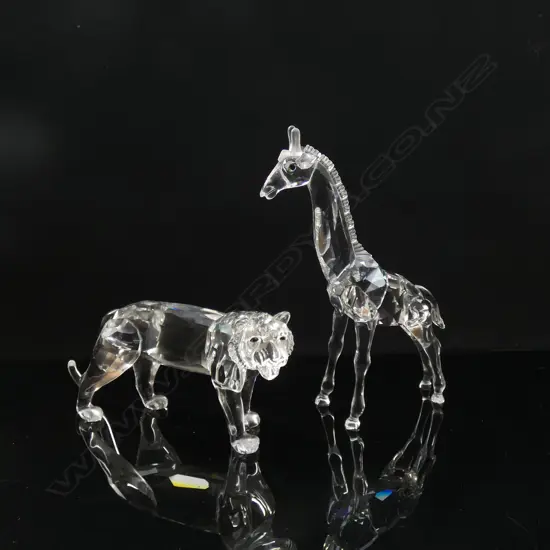 SWAROVSKI CRYSTAL GIRAFFE (H 140MM) & LION (L 130MM) - BOTH IN ORIGINAL BOXES (WEAR TO ONE BOX)