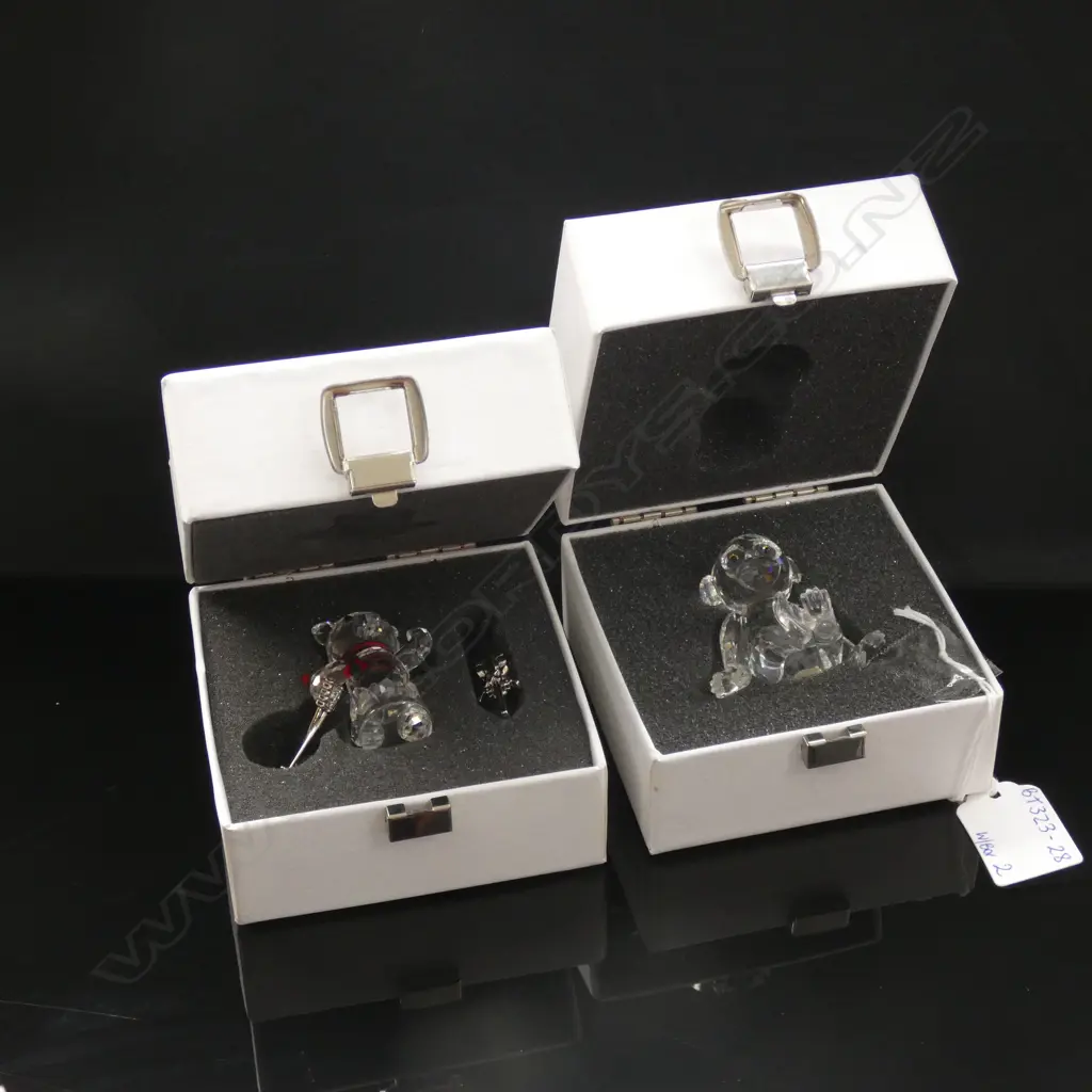 SWAROVSKI CRYSTAL CHIMP (H50MM) & KRIS BEAR W SKIS (H50MM) - BOTH IN BOXES  Image 1++