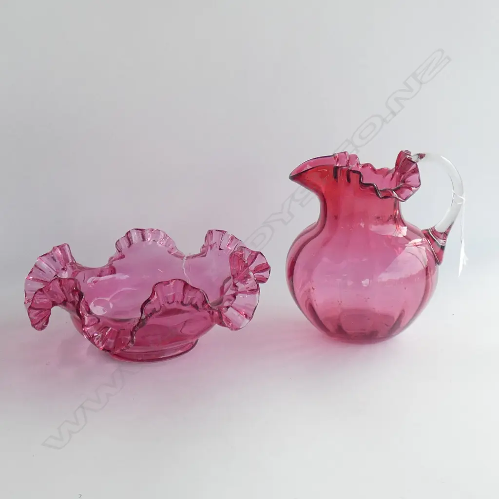 LG VINTAGE CRANBERRY GLASS FRILLED RIMMED BOWL (DIA 245MM) & JUG (H 200MM)  Image 1++