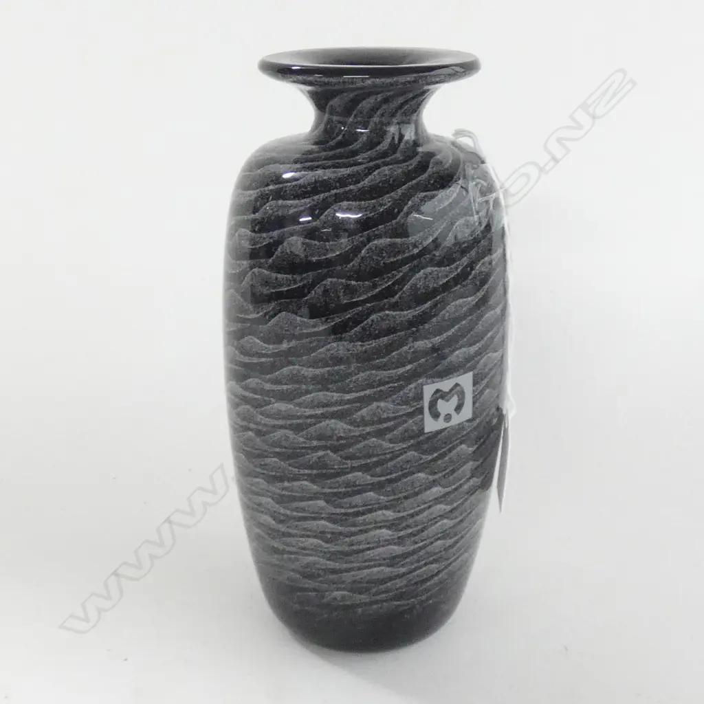 MURANO GLASS VASE - signed and dated 58/300  Image 1++