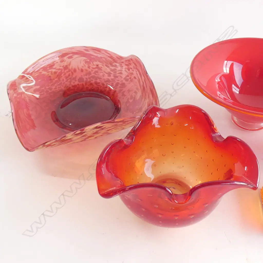 6 PCS RED GLASS; INCL 1 HOGLUND BOWL (DIA 150MM) 1 VASE (A/F) Image 1++