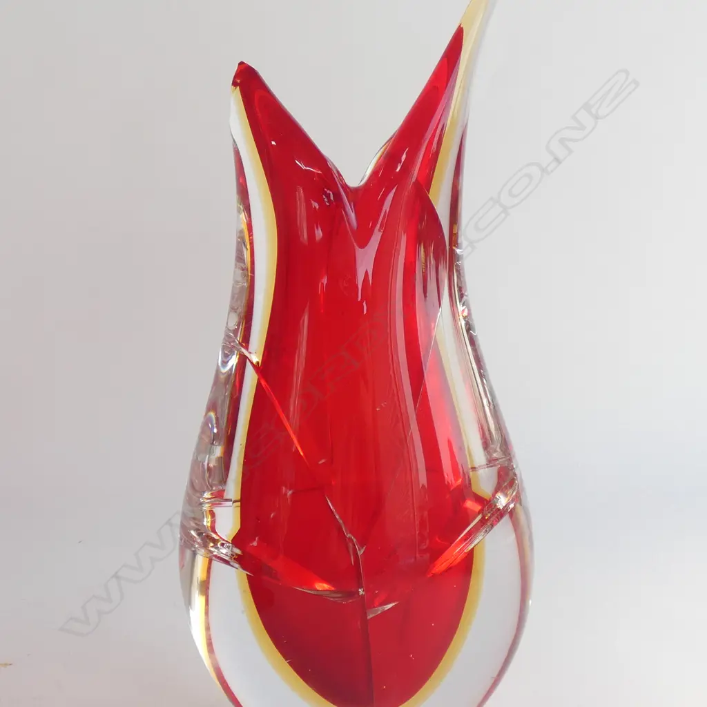6 PCS RED GLASS; INCL 1 HOGLUND BOWL (DIA 150MM) 1 VASE (A/F) Image 1++
