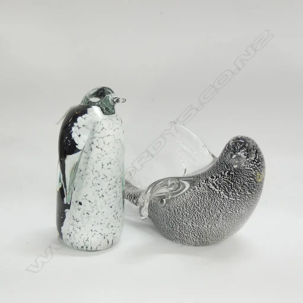 2 ART GLASS ANIMALS; VETRERIA ARTISTICA OBALL BIRD & HOKITIKA PENGUIN H.125mm Image 1++