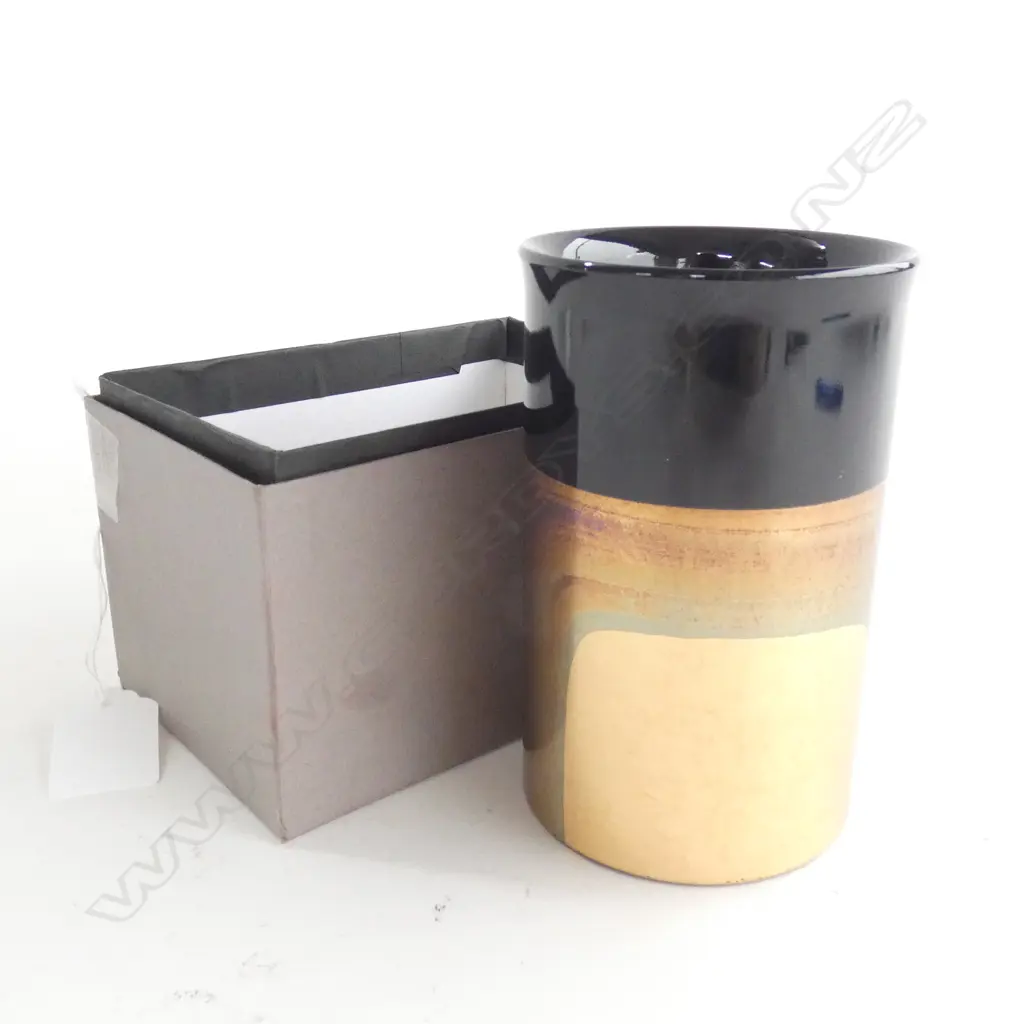 BLACK CHINESE VASE H.120mm, BOXED Image 1++
