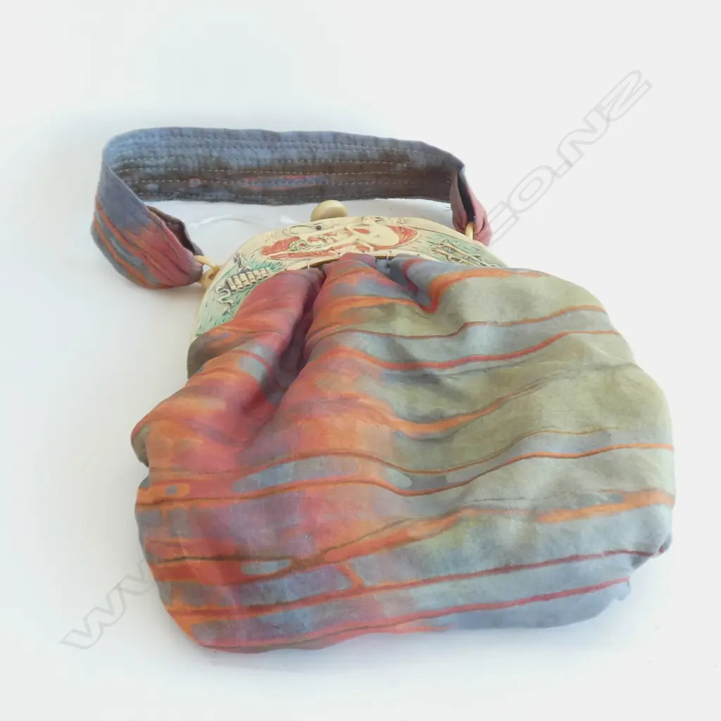 VINTAGE FABRIC HANDBAG Image 1++